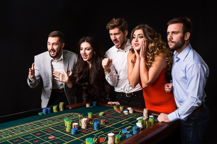 Studio live-dealer liga 365 dengan meja blackjack profesional dan dealer berbahasa Indonesia